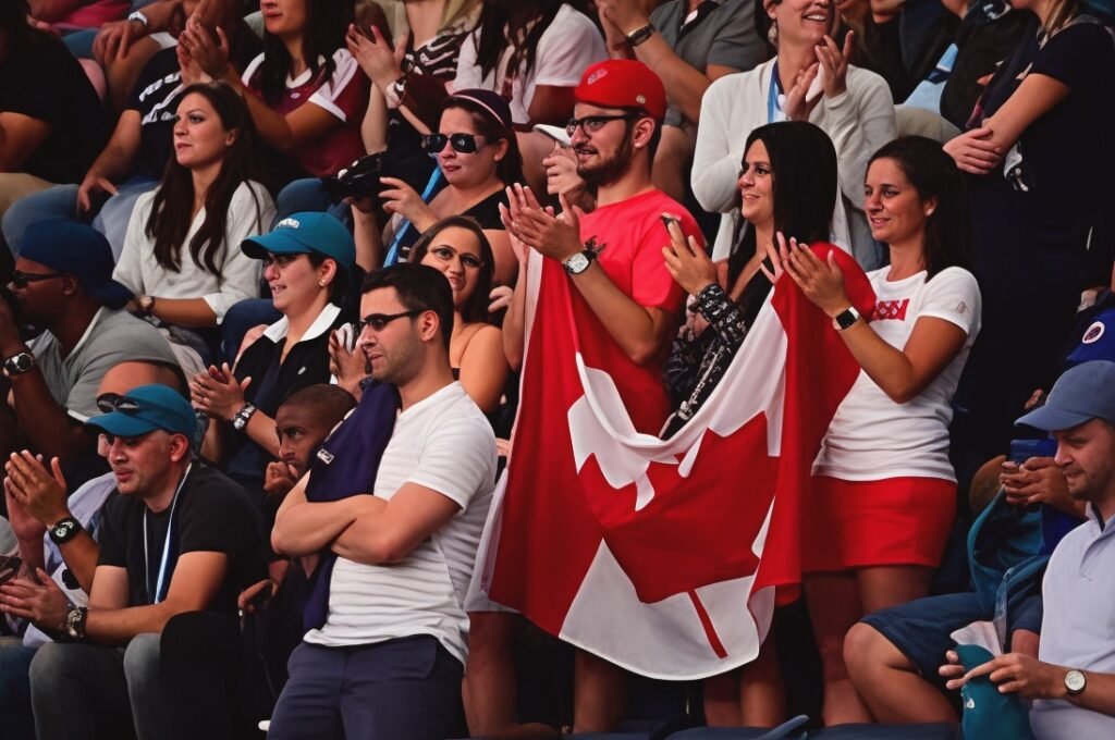 tennis fans crowd